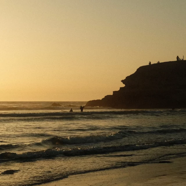 Golden Sunset at Banana Point 
⁓
#bluemindmorocco #bluemindsurfandyogatribe #surfandyoga #surfandyogaretreat #surfretreat #surftrip #fujixseries #carvemaglineup #surfholiday #morocco #surfmorocco #bananapoint 

pics @conny.haenchen